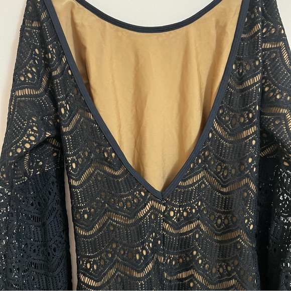 Lace bell sleeved bodysuit in black size US XS- M boutique- One teaspoon - Picture 8 of 11